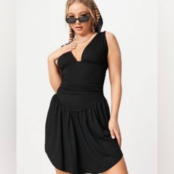 ASOS DESIGN plunge curve hem mini dress with ruched waist in black black size 2 - Picture 2 of 10